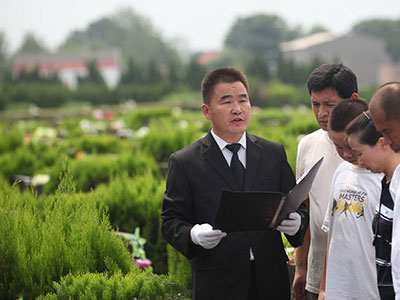 中国现代殡葬文化的特色：人文、绿色、科技、和谐